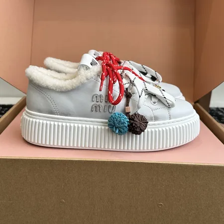 ミュウミュウ カジュアルシューズ