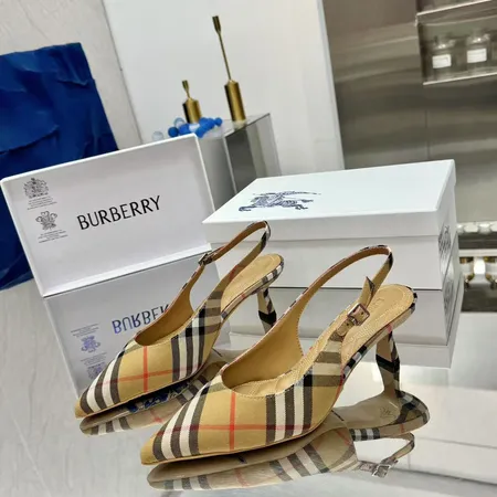 バーバリー ス サンダル