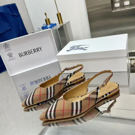 バーバリー ス サンダル