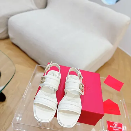 ヴァレンティノ サンダル