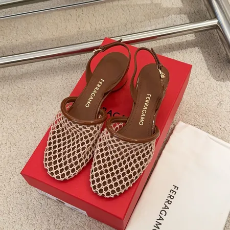 フェラガモ サンダル