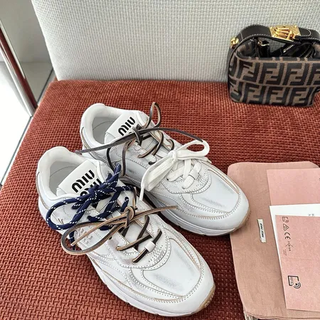 ミュウミュウ スニーカー