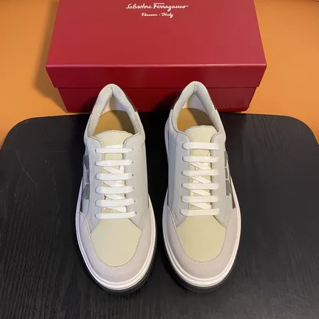 フェラガモ カジュアルシューズ