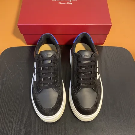 フェラガモ カジュアルシューズ