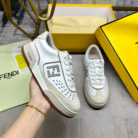 フェンディ カジュアルシューズ