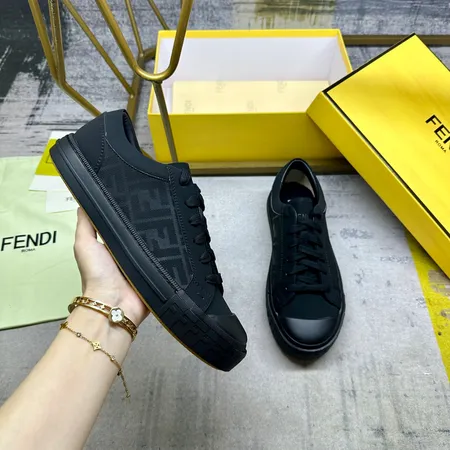 フェンディ カジュアルシューズ