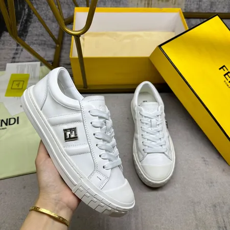 フェンディ カジュアルシューズ
