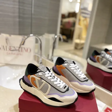 ヴァレンティノ スニーカー