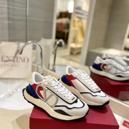 ヴァレンティノ スニーカー