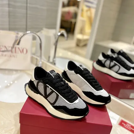 ヴァレンティノ スニーカー