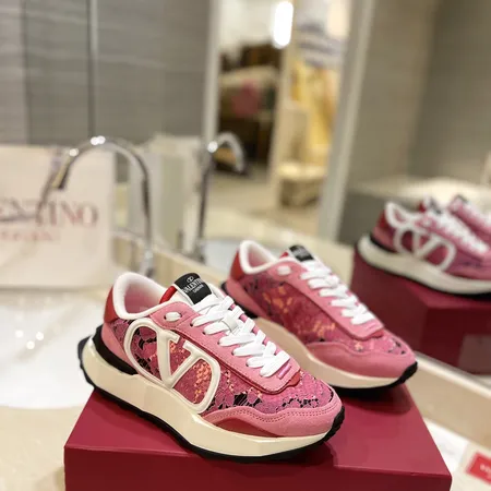 ヴァレンティノ スニーカー