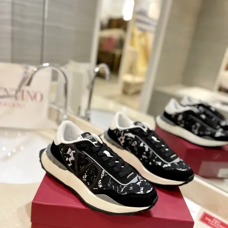 ヴァレンティノ スニーカー