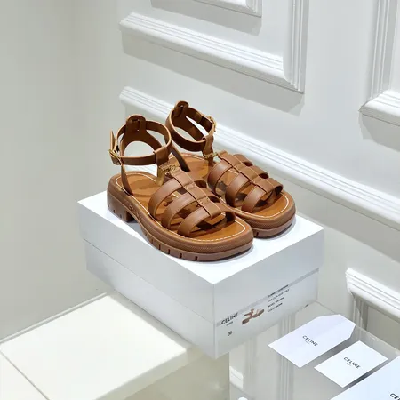 セリーヌ サンダル