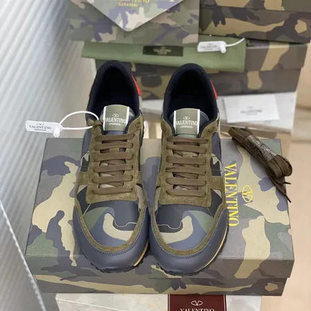 ヴァレンティノ スニーカー