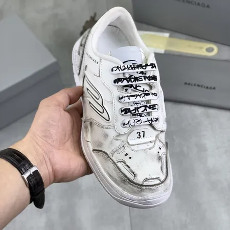 バレンシアガ スニーカー