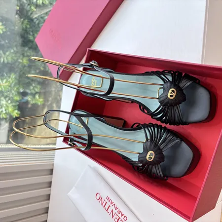 ヴァレンティノ サンダル