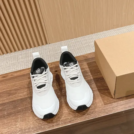 ロエベ スニーカー