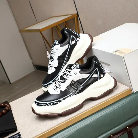 ジバンシィ スニーカー