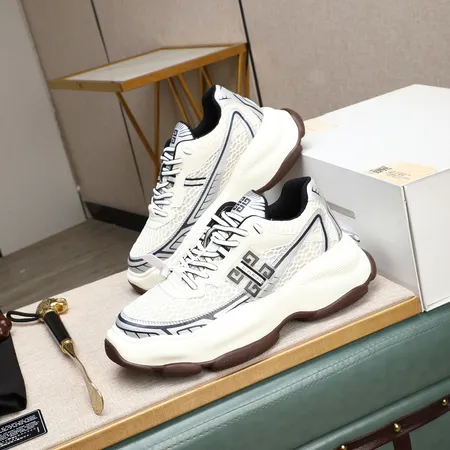 ジバンシィ スニーカー