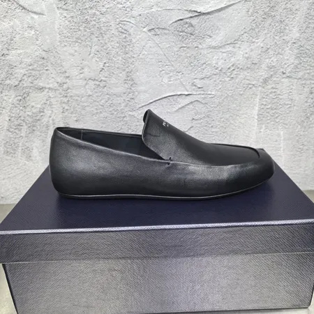 プラダ ビジネスシューズ