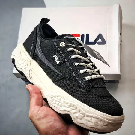 フィラ スニーカー