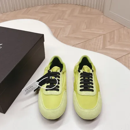 プラダ カジュアルシューズ