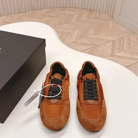 プラダ カジュアルシューズ