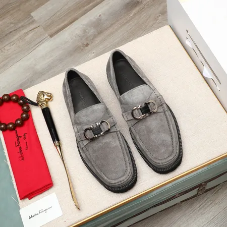 フェラガモ カジュアルシューズ