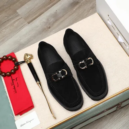 フェラガモ カジュアルシューズ