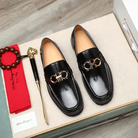 フェラガモ カジュアルシューズ