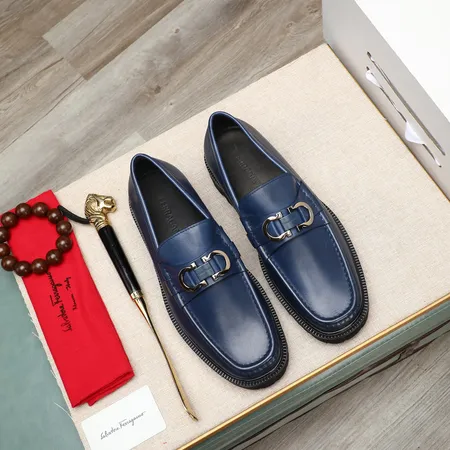 フェラガモ カジュアルシューズ