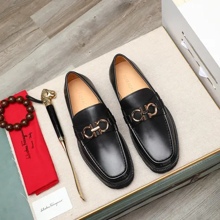 フェラガモ カジュアルシューズ