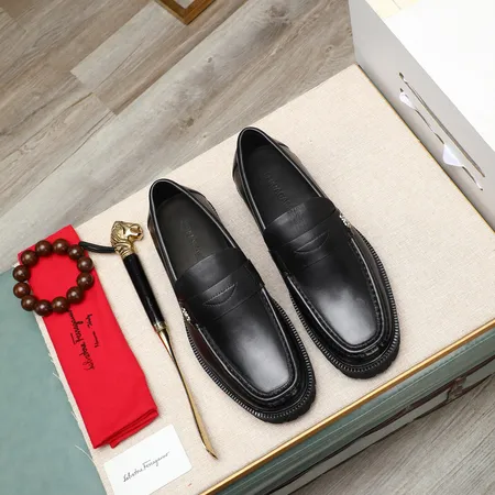 フェラガモ カジュアルシューズ