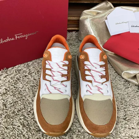 フェラガモ カジュアルシューズ