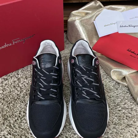 フェラガモ カジュアルシューズ