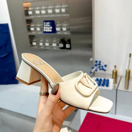 ヴァレンティノ スリッパ