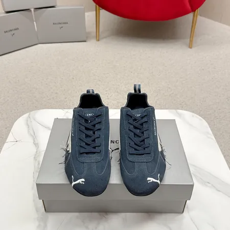 プーマ スニーカー