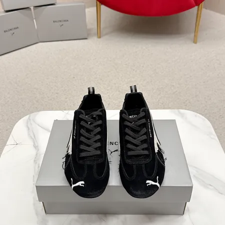 プーマ スニーカー