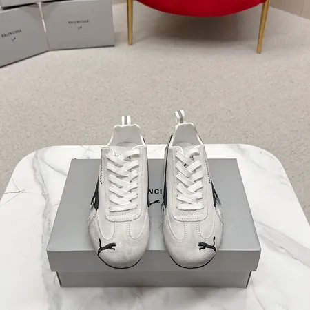 プーマ スニーカー