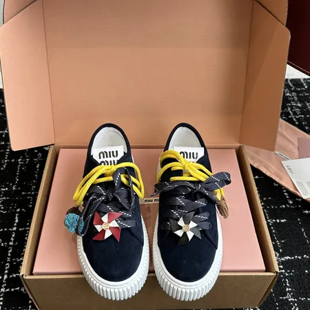 ミュウミュウ カジュアルシューズ