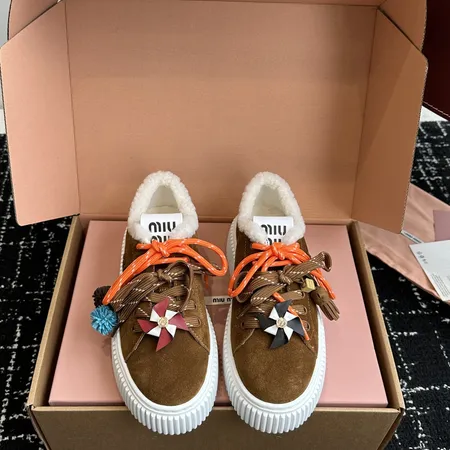 ミュウミュウ カジュアルシューズ