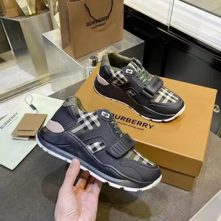 バーバリー ス カジュアルシューズ