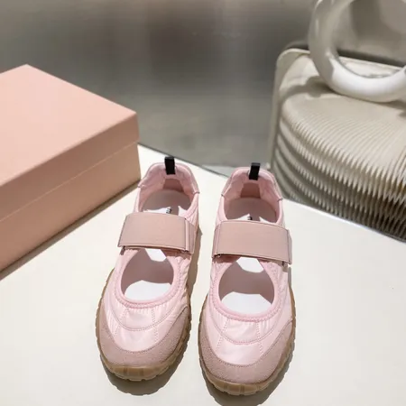 ミュウミュウ カジュアルシューズ