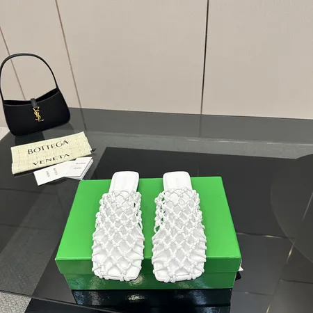 ボッテガ ヴェネタ スリッパ