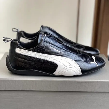 プーマ スニーカー