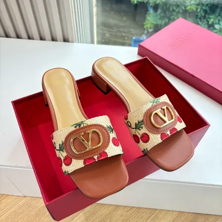 ヴァレンティノ スリッパ