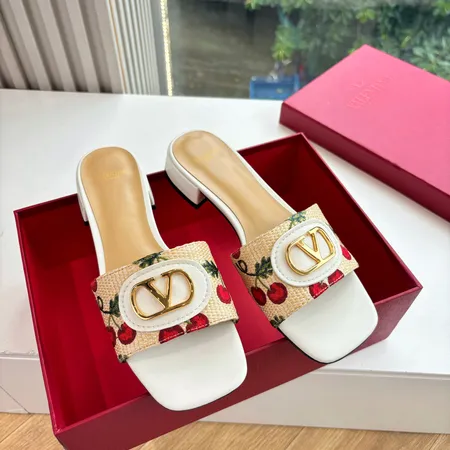 ヴァレンティノ スリッパ