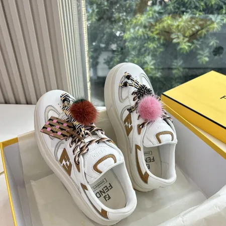 フェンディ カジュアルシューズ