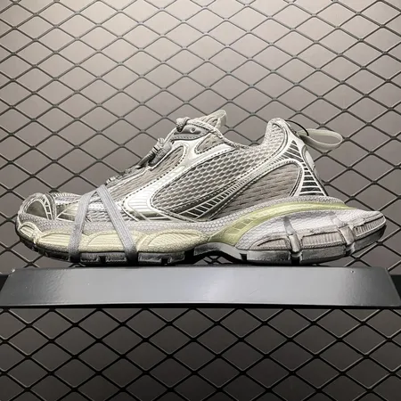 バレンシアガ スニーカー