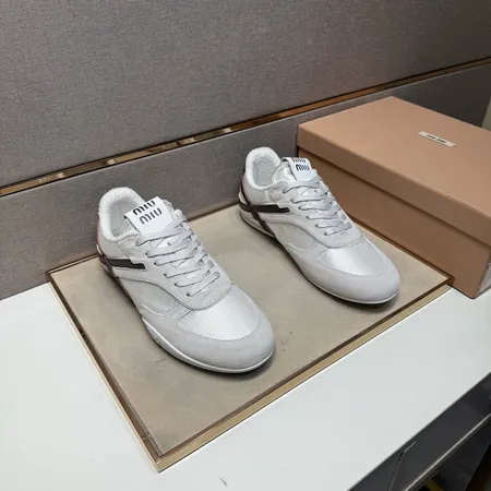 ミュウミュウ カジュアルシューズ